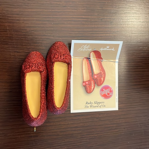 2005, Hallmark, The Wizard of Oz, Ruby Slippers ornament. - Picture 3 of 5